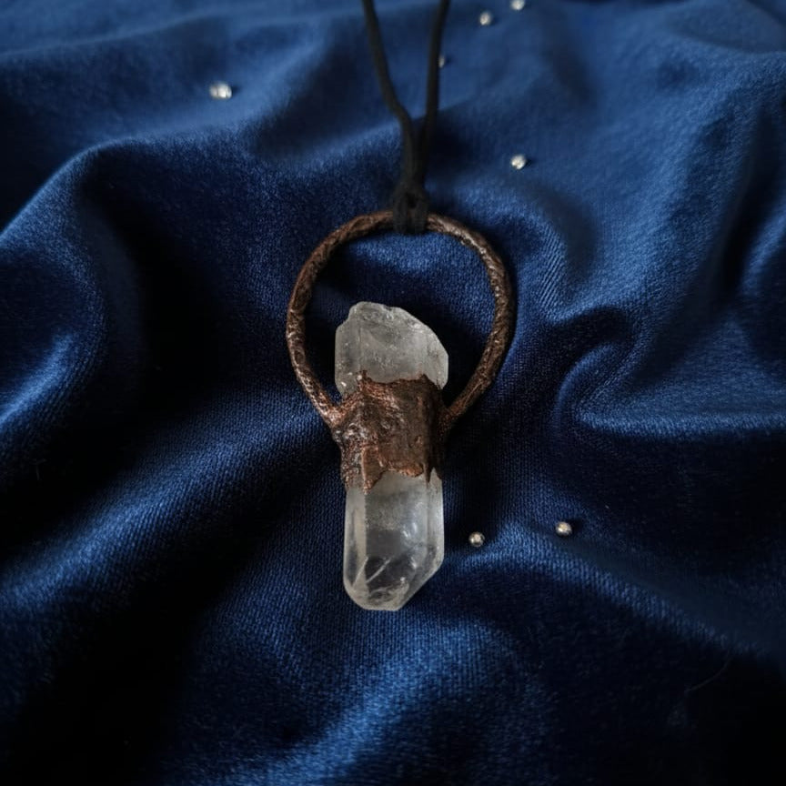 Amuleto Selene - Quartzo com Cobre Eletroformado